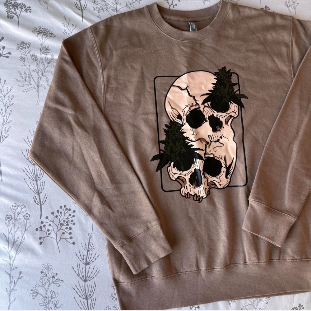 Skull crewneck long sleeve sweatshirt